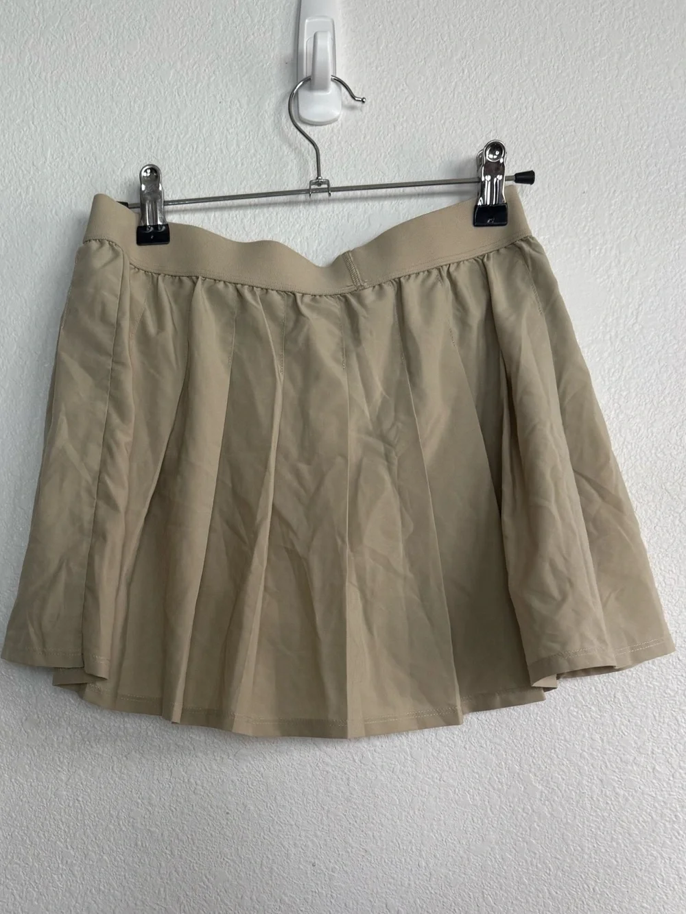 ALO Yoga Khaki/Tan Pleated Athletic Skort